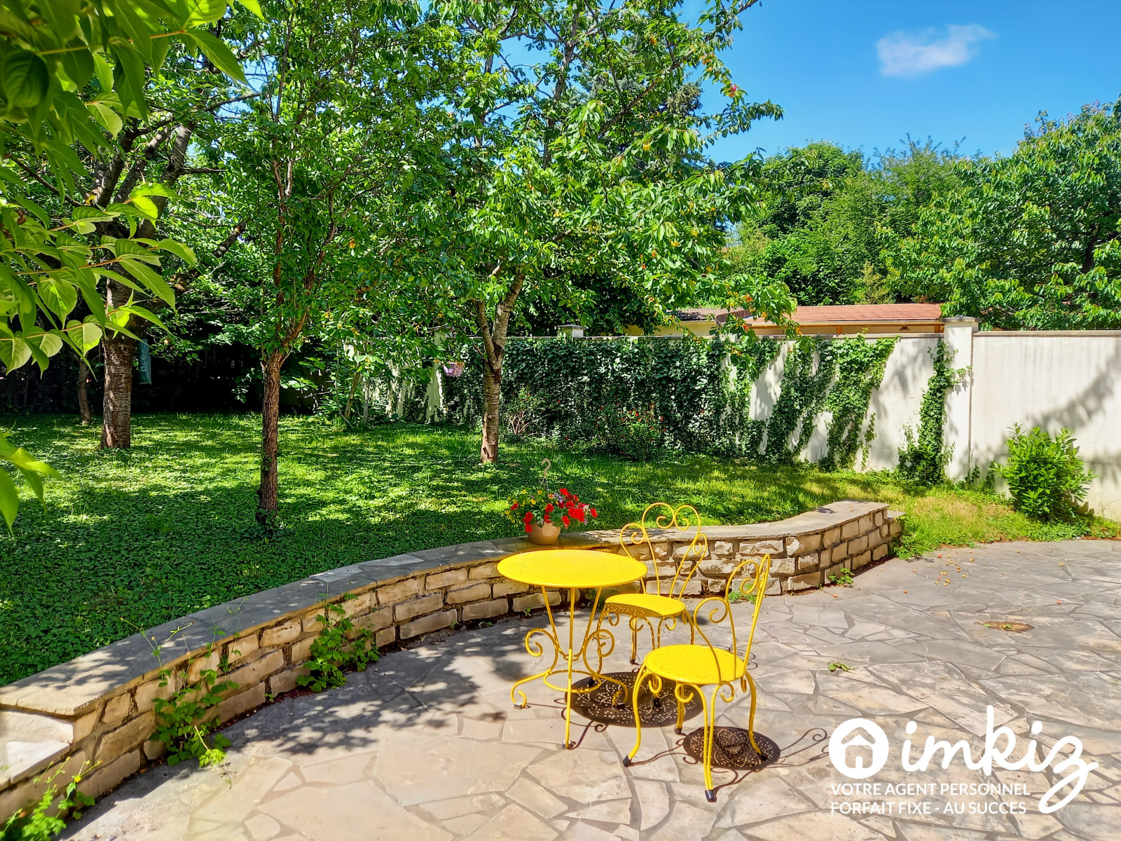 
                                                Vente
                                                 Maison 6 pièces confortable en très bon état