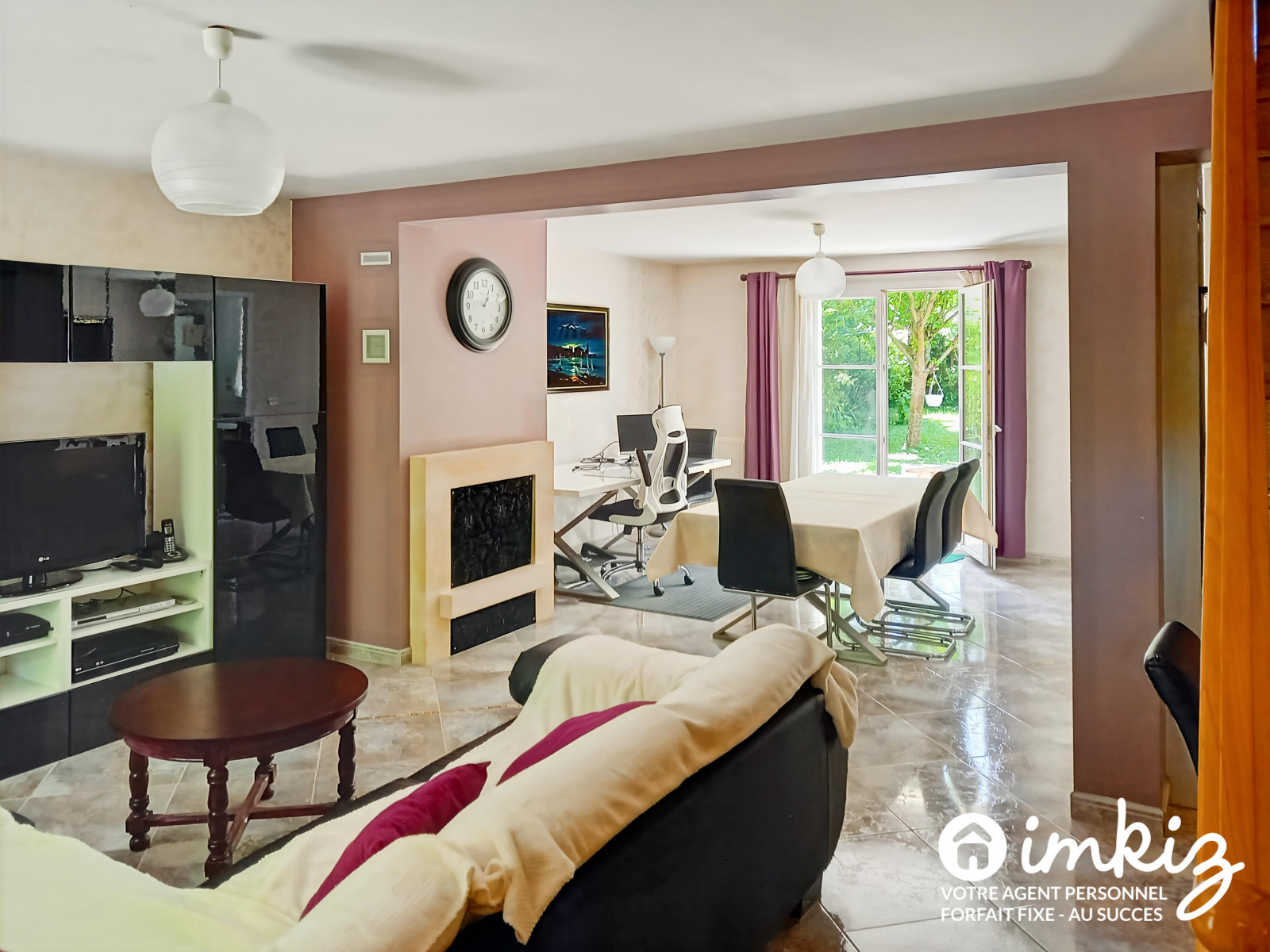 
                                                Vente
                                                 Maison 6 pièces confortable en très bon état