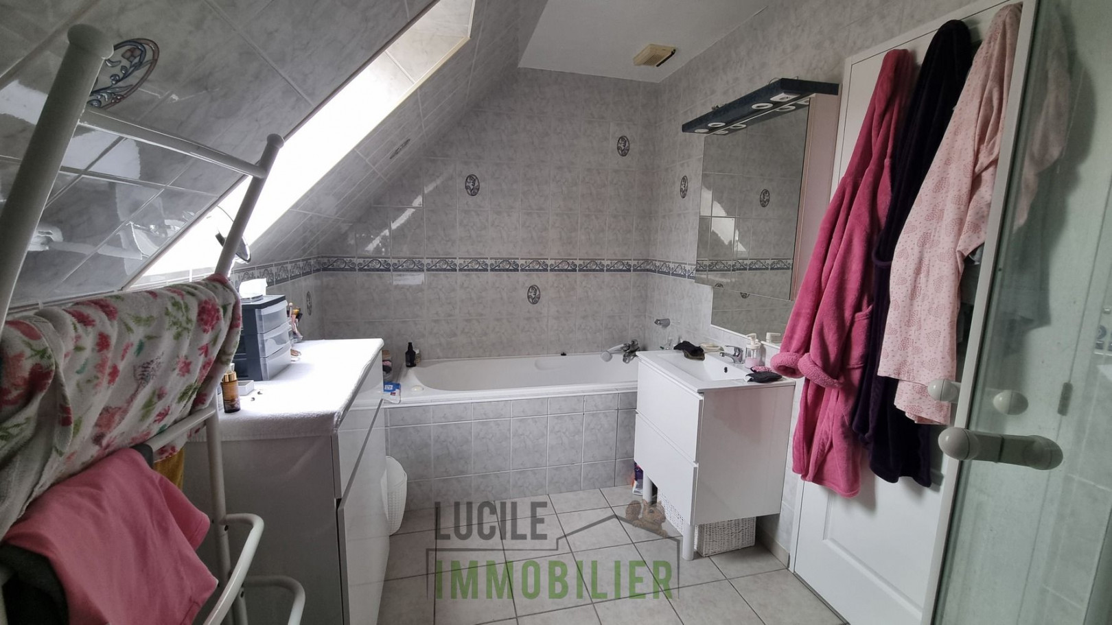 
                                                Vente
                                                 Maison 6 pièces de 130m²