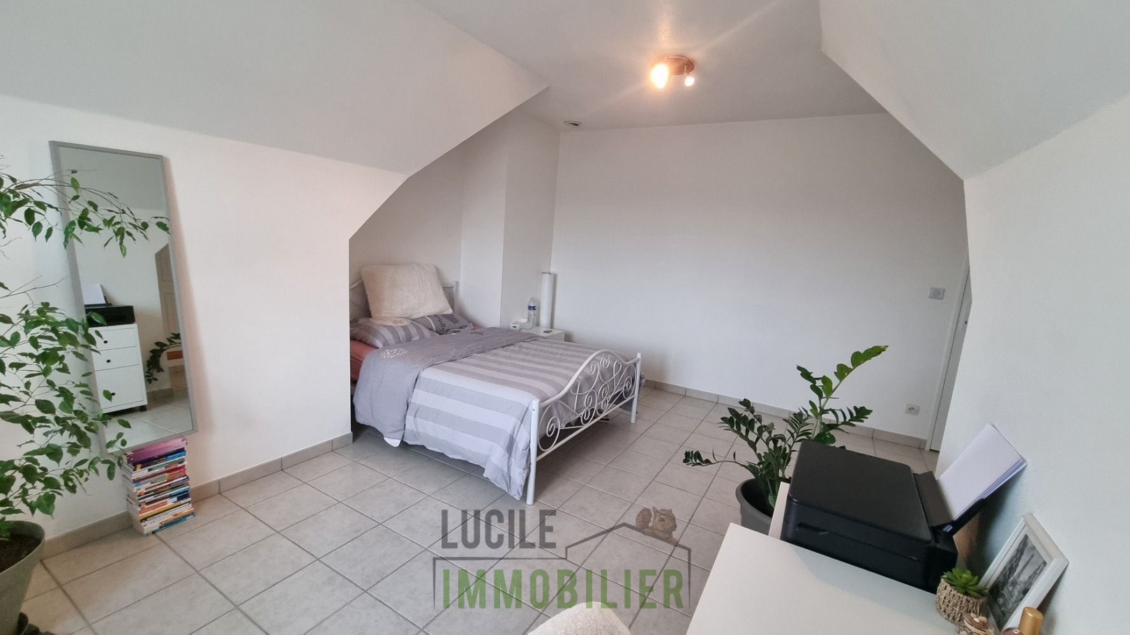 
                                                Vente
                                                 Maison 6 pièces de 130m²