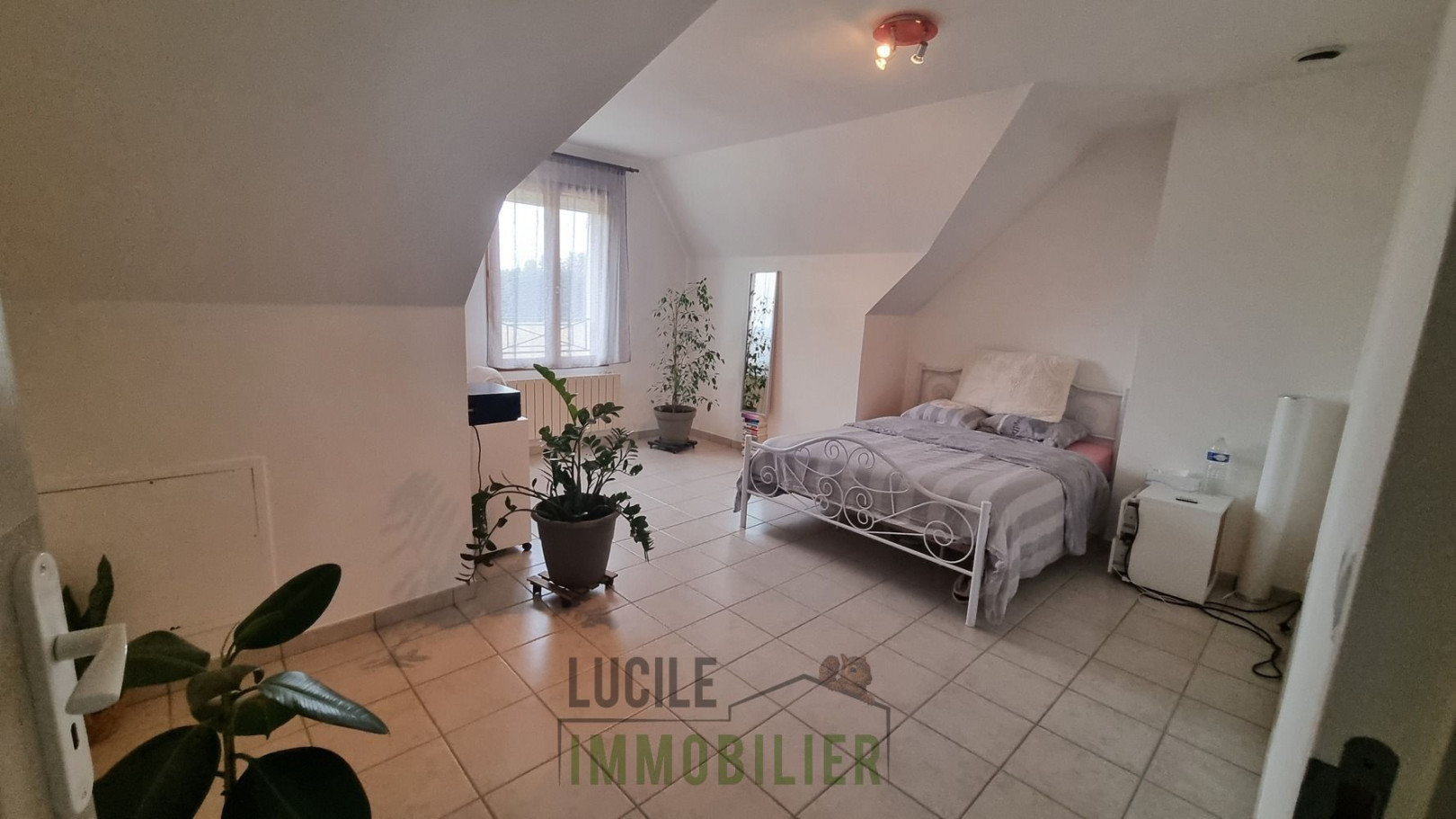
                                                Vente
                                                 Maison 6 pièces de 130m²