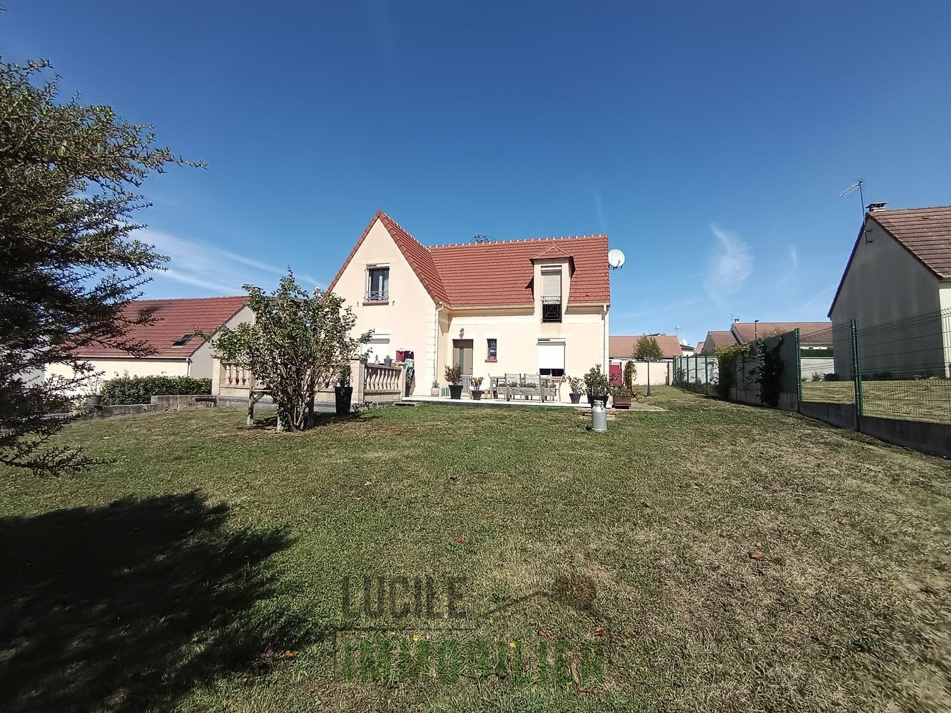 
                                                Vente
                                                 Maison 6 pièces de 130m²