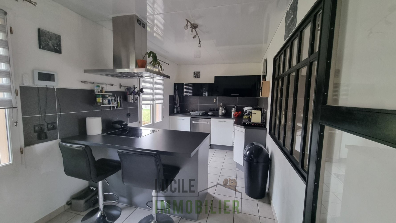 
                                                Vente
                                                 Maison 6 pièces de 130m²