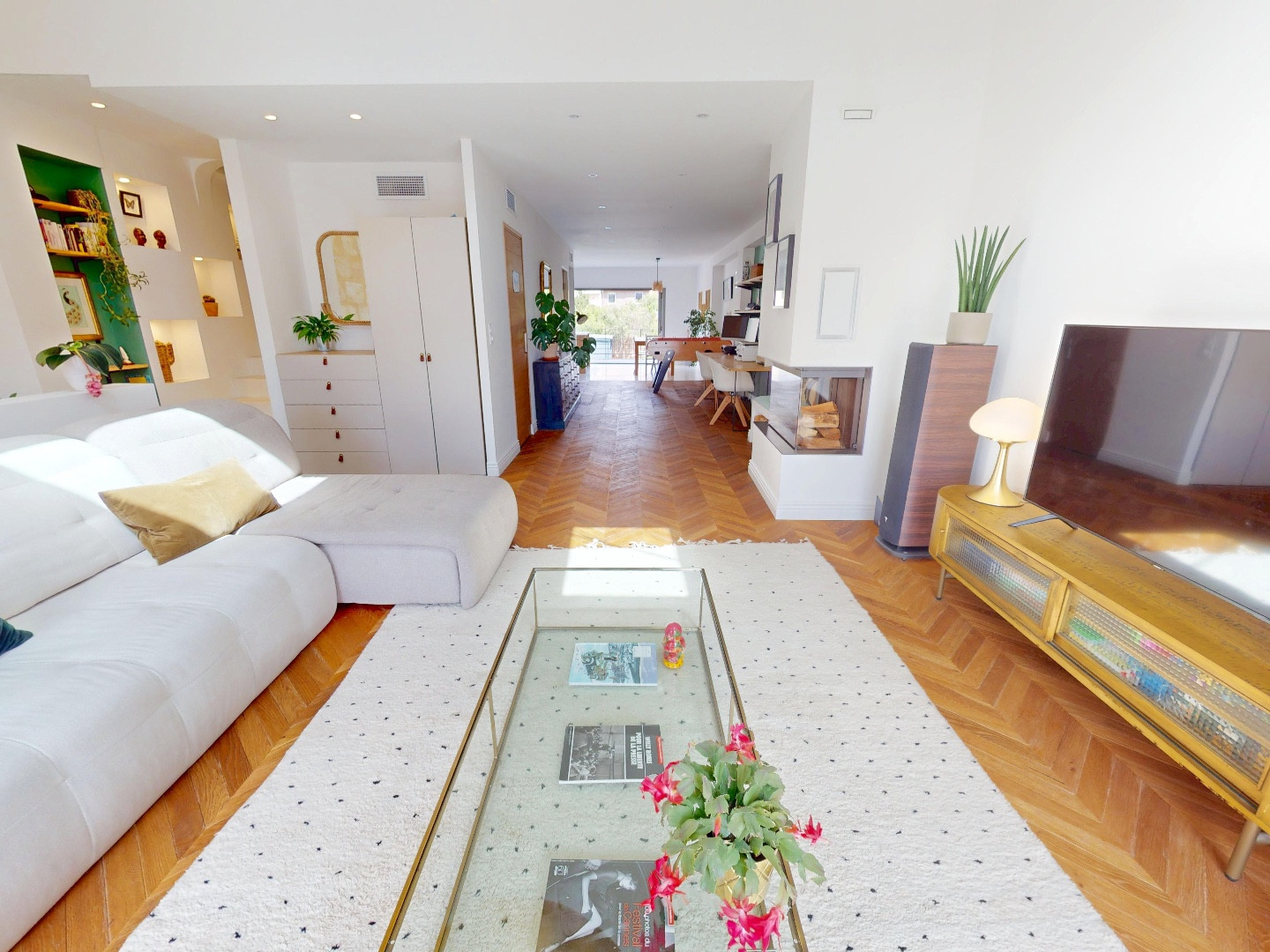 Vente
                                                 MAISON 6 PIECES - JARDIN - GARAGE & PISCINE