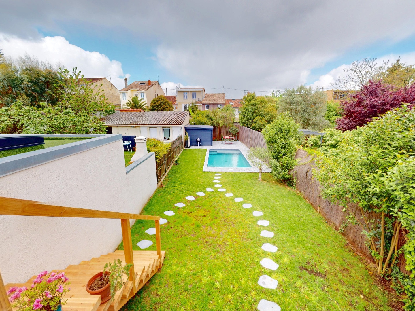 Vente
                                                 MAISON 6 PIECES - JARDIN - GARAGE & PISCINE