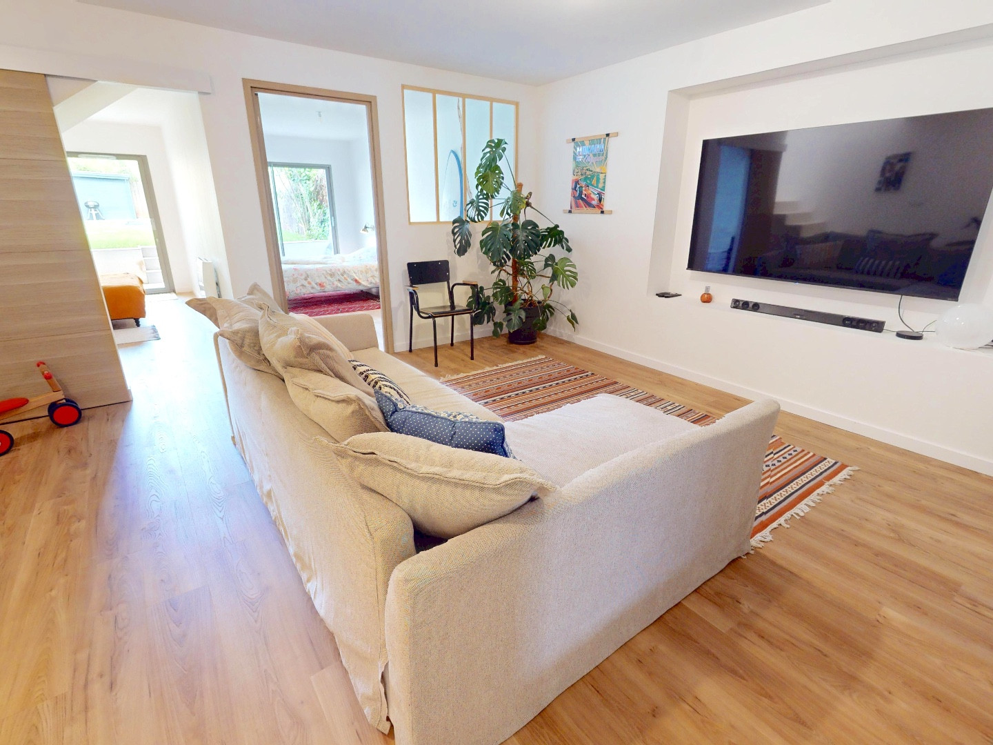 Vente
                                                 MAISON 6 PIECES - JARDIN - GARAGE & PISCINE