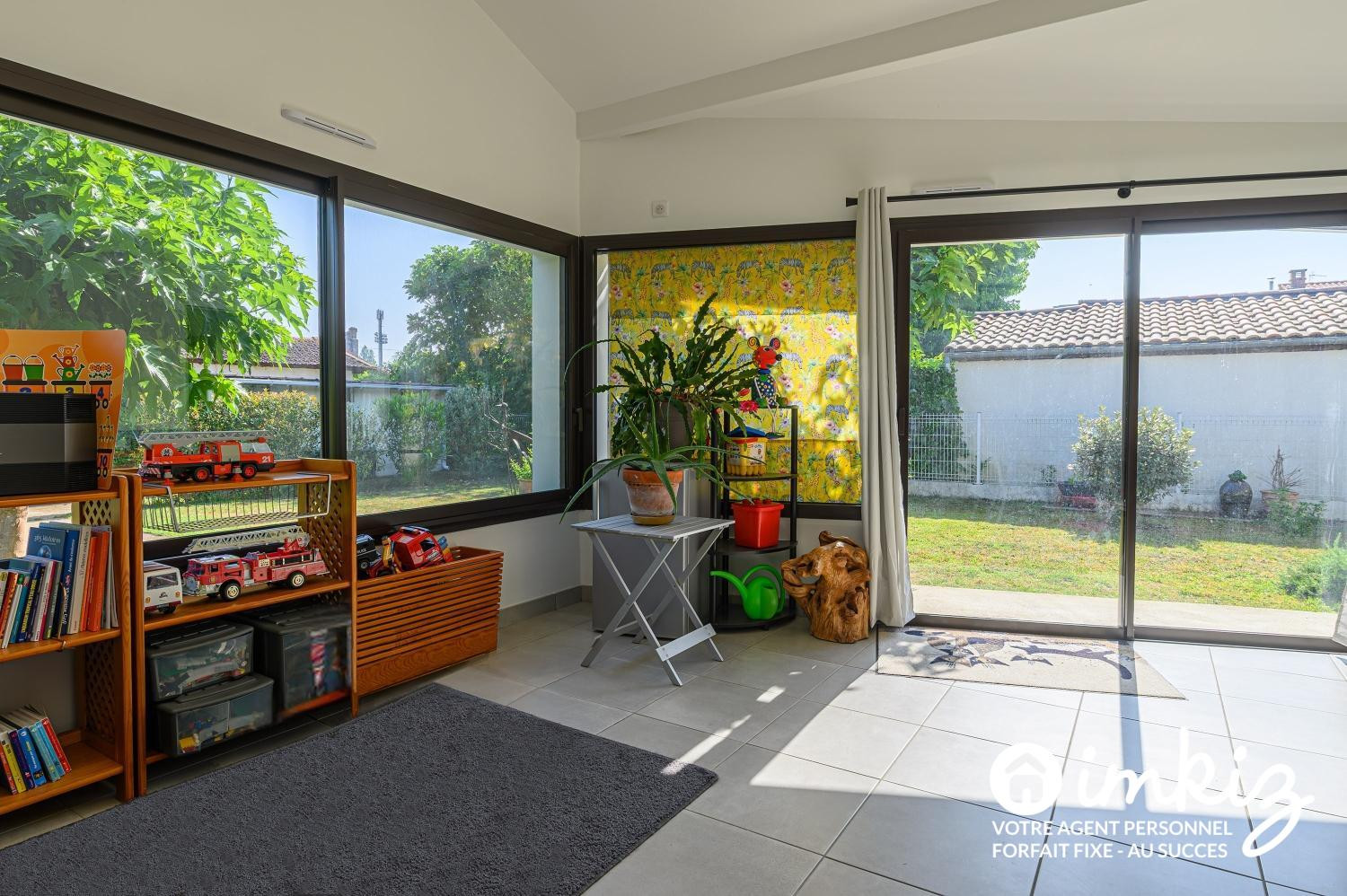 
                                                Vente
                                                 Rare -centre ville - jardin - 2 logements possible