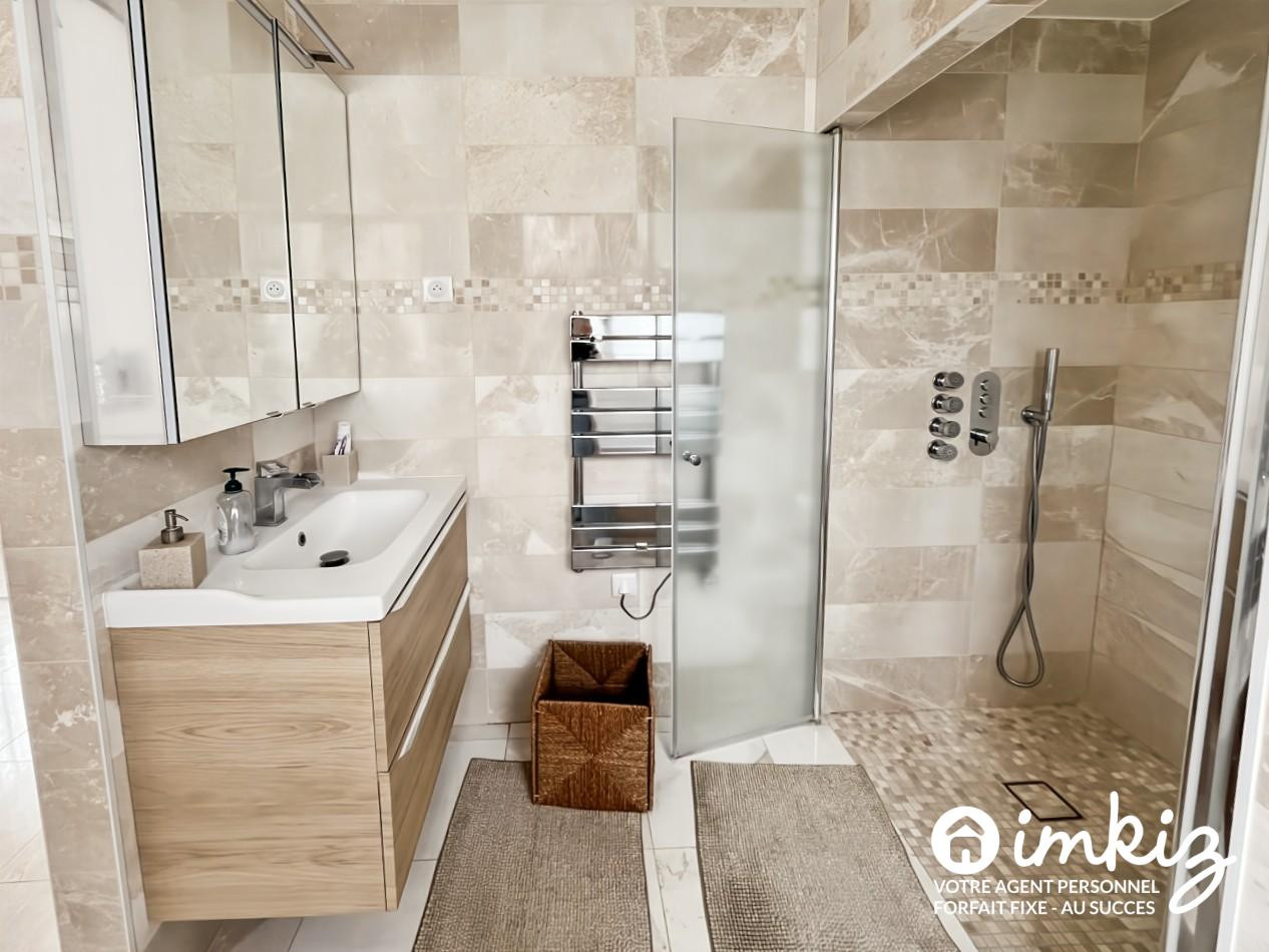 
                                                Vente
                                                 Maison 6 pièces rénovée avec garage - piscinable