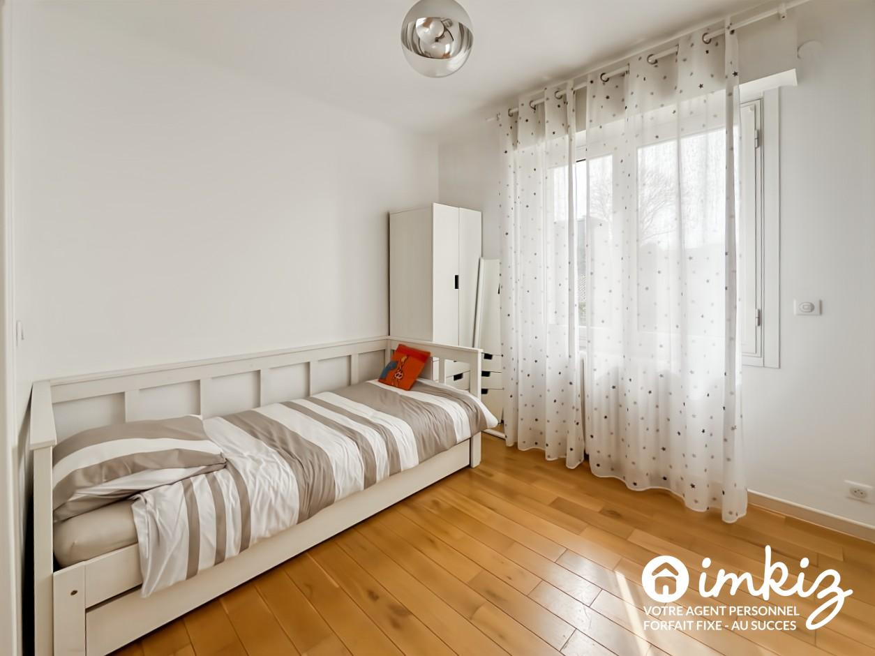 
                                                Vente
                                                 Maison 6 pièces rénovée avec garage - piscinable