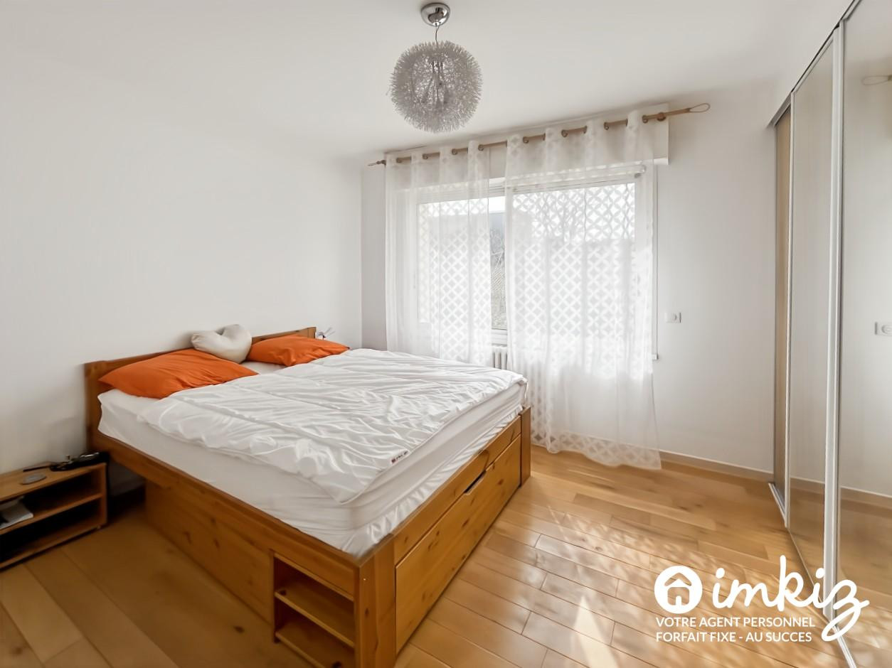 
                                                Vente
                                                 Maison 6 pièces rénovée avec garage - piscinable