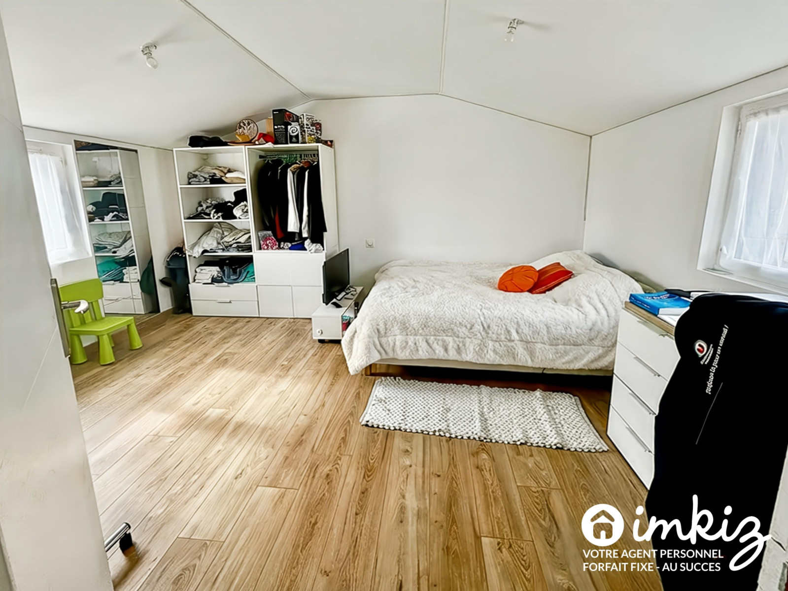 
                                                Vente
                                                 Maison 6 pièces + un appartement  T2