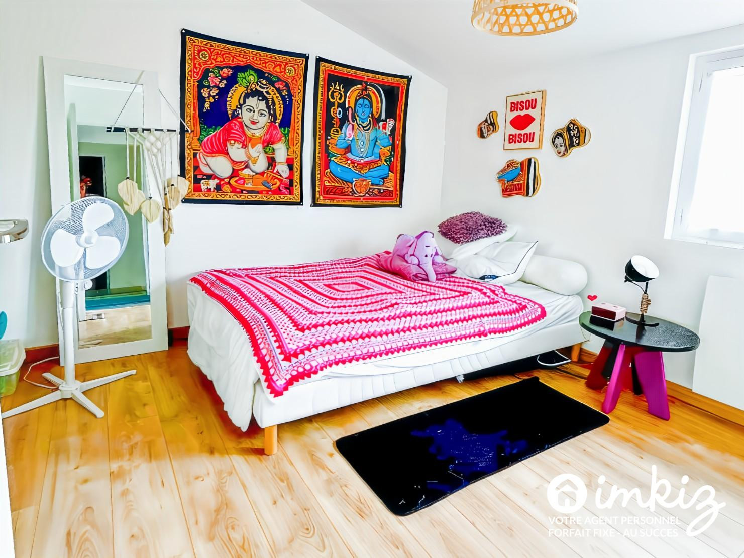 
                                                Vente
                                                 Maison 6 pièces + un appartement  T2