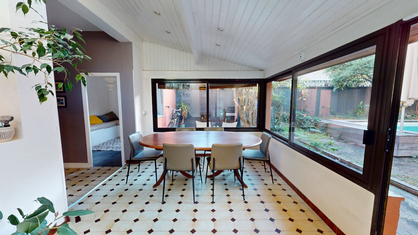 
                                                Vente
                                                 Maison 7 pièces - 145m2 - Saint Genès