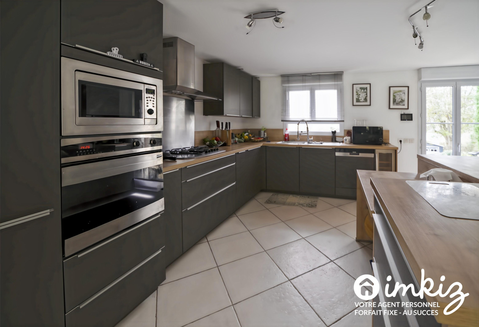 
                                                Vente
                                                 Maison 7 pièces 180m² sur terrain de 1,5 hectare