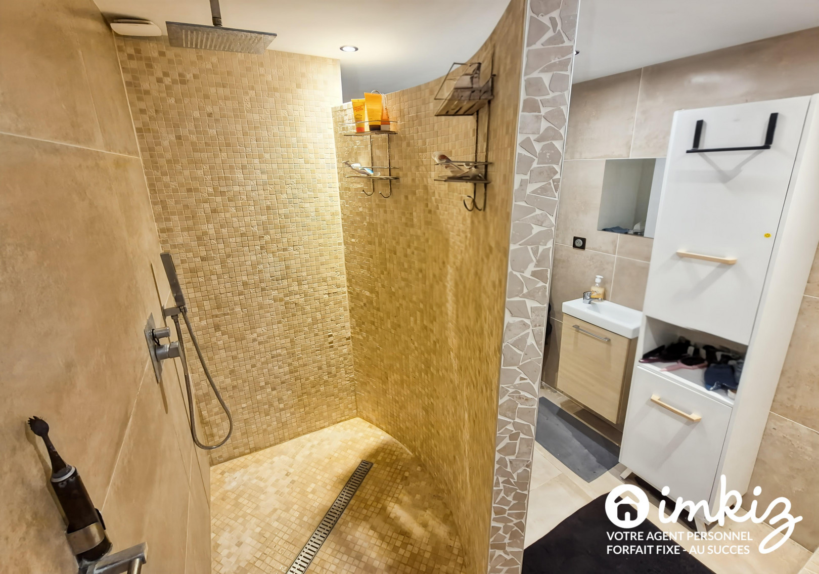 
                                                Vente
                                                 Maison 7 pièces 220 m² rénovée