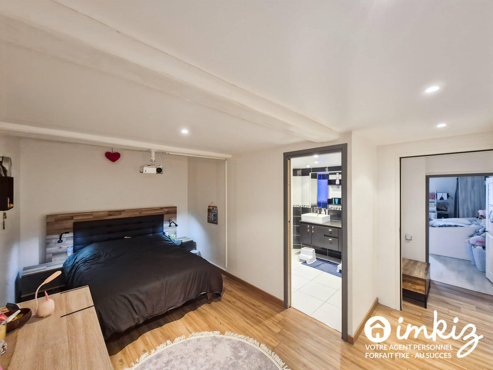 
                                                Vente
                                                 Maison 7 pièces 220 m² rénovée