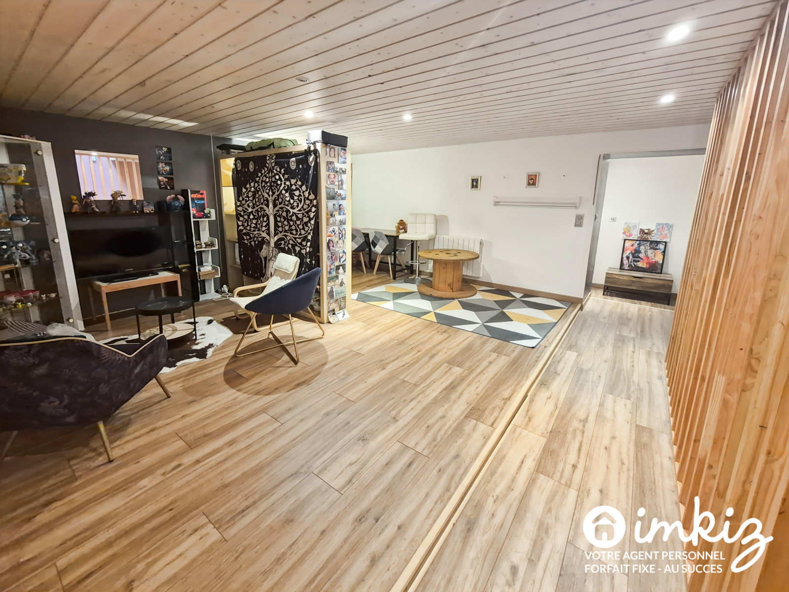 
                                                Vente
                                                 Maison 7 pièces 220 m² rénovée