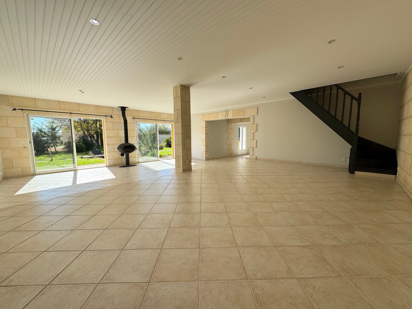 
                                                Vente
                                                 Maison 7 pièces - 246m2