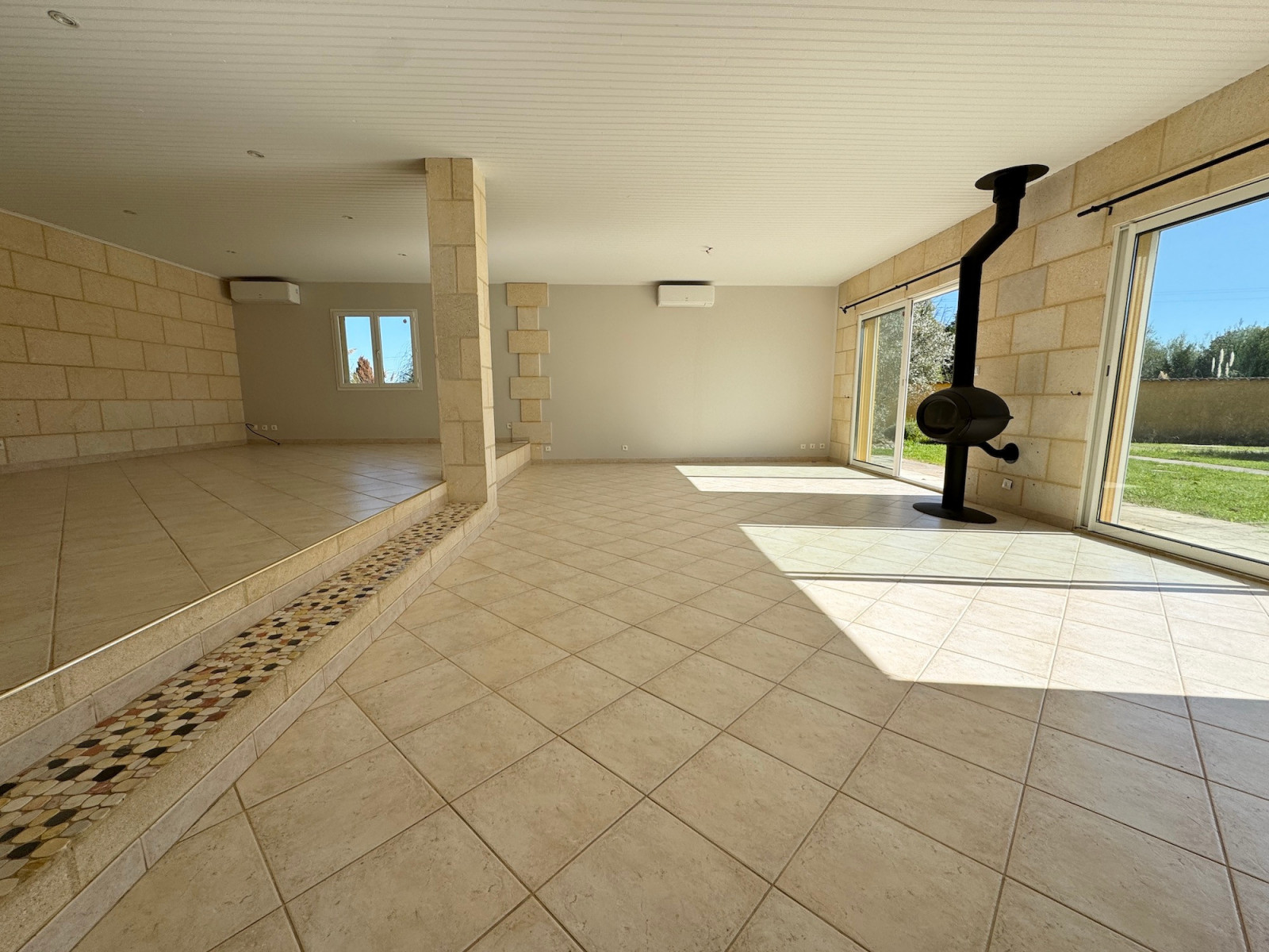 
                                                Vente
                                                 Maison 7 pièces - 246m2