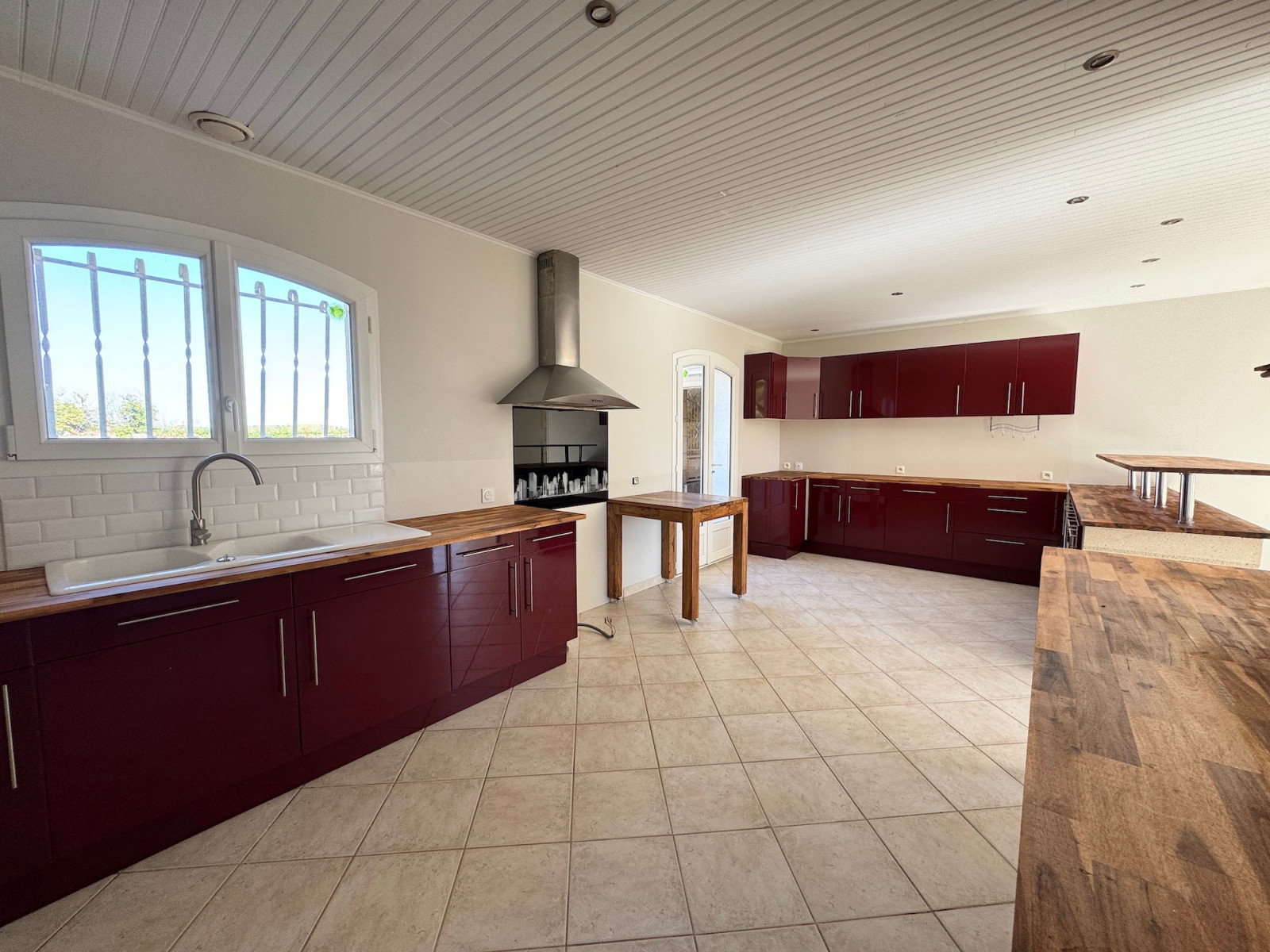 
                                                Vente
                                                 Maison 7 pièces - 246m2