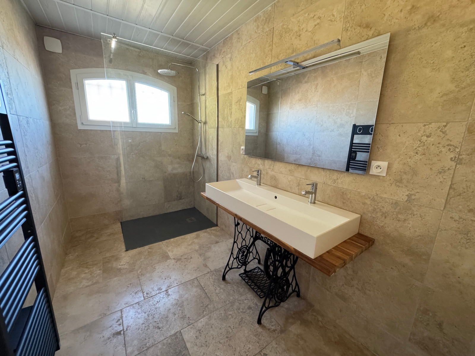 
                                                Vente
                                                 Maison 7 pièces - 246m2