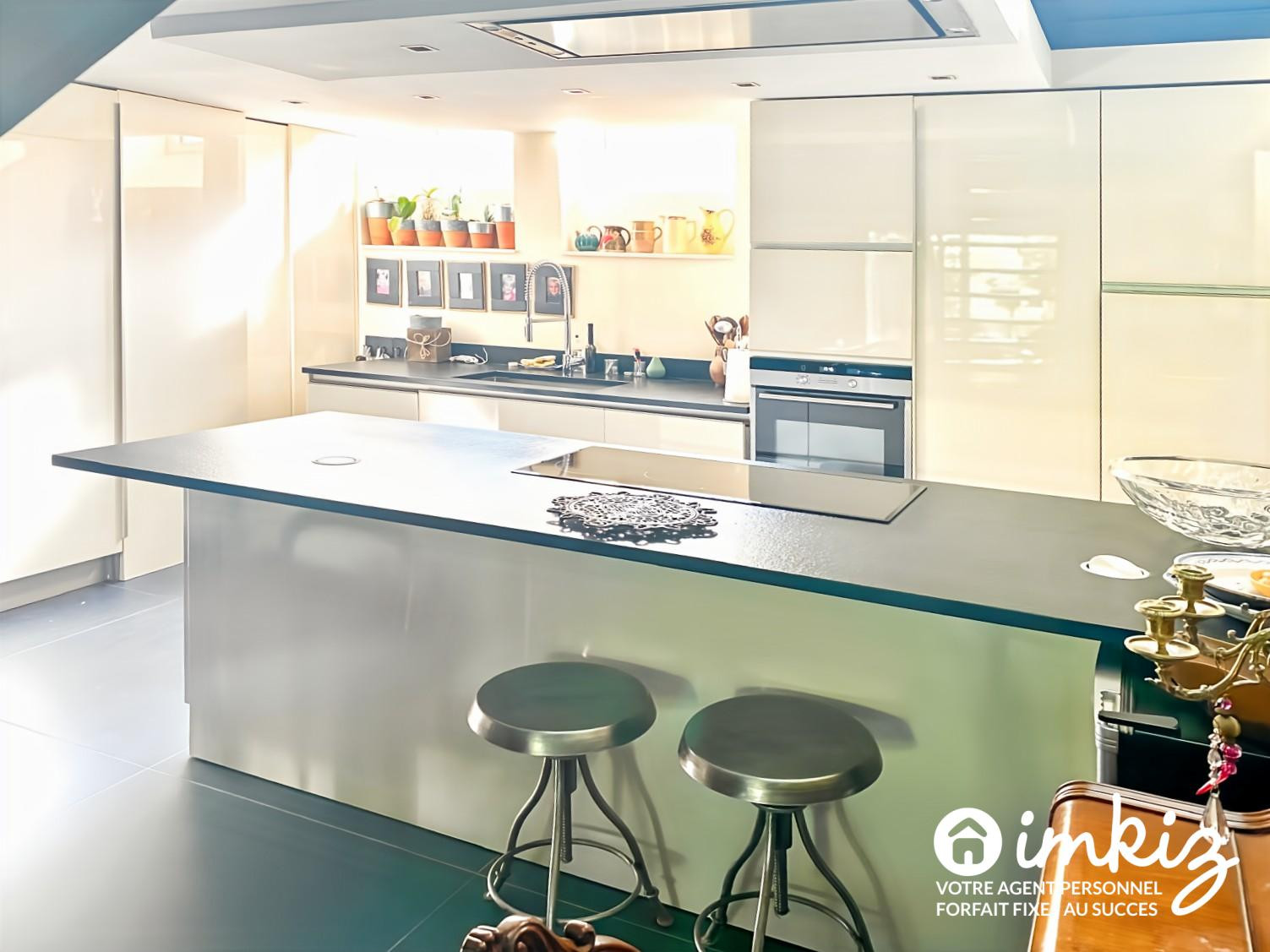 
                                                Vente
                                                 Maison 7 pièces