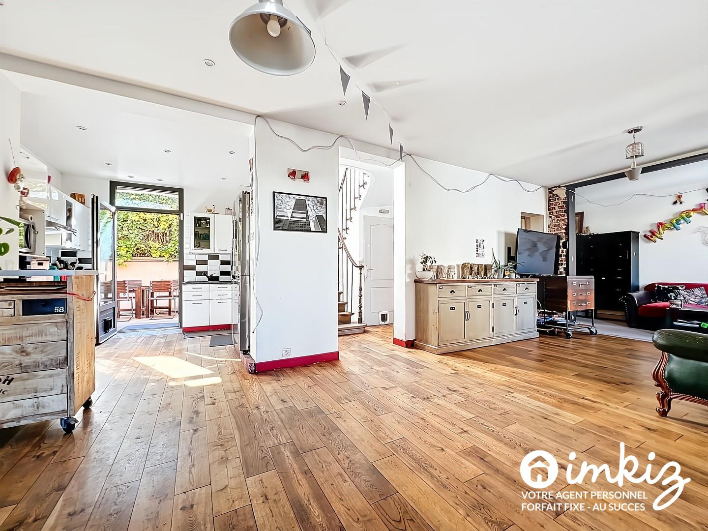 
                                                Vente
                                                 Maison 7 pièces