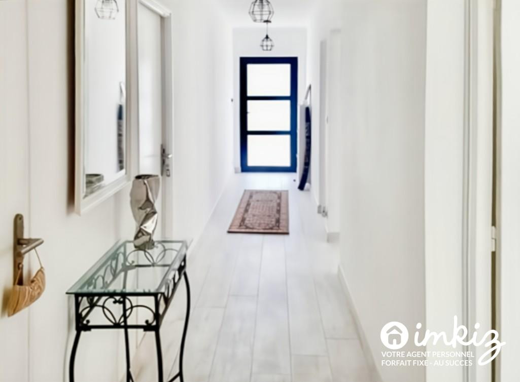 
                                                Vente
                                                 Maison 7 pièces