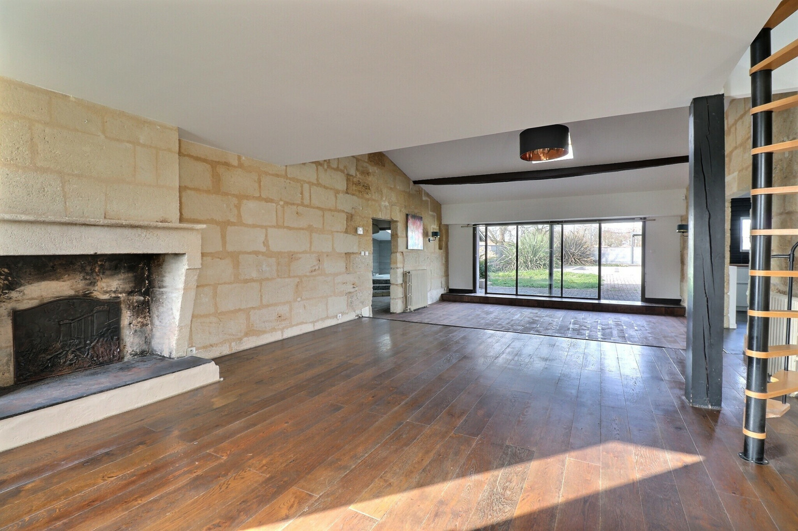 
                                                Vente
                                                 Maison 7 pièces