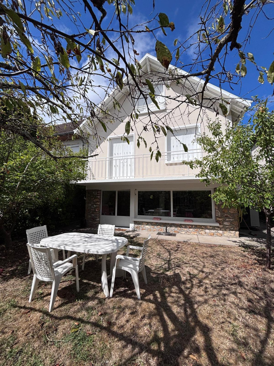 
                                                Vente
                                                 Maison 7 pièces