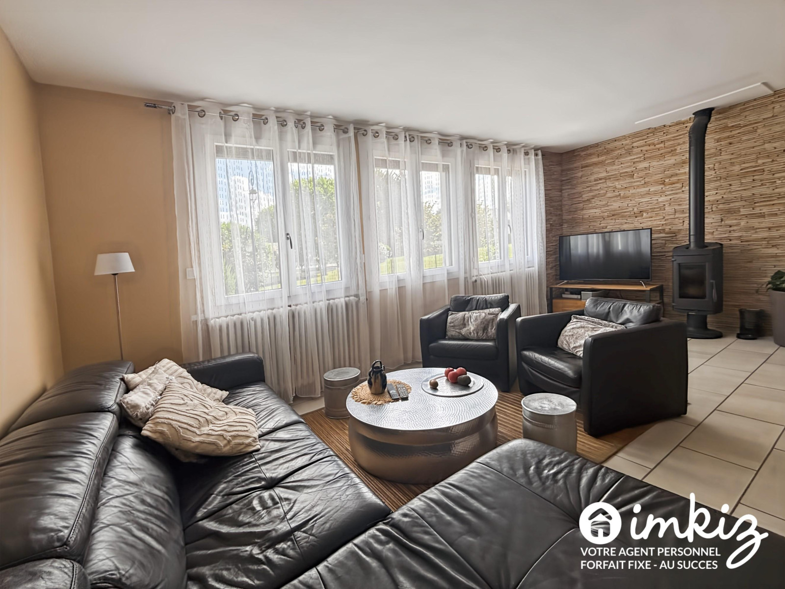 
                                                Vente
                                                 Maison 7 pièces à proximité de toutes commodités