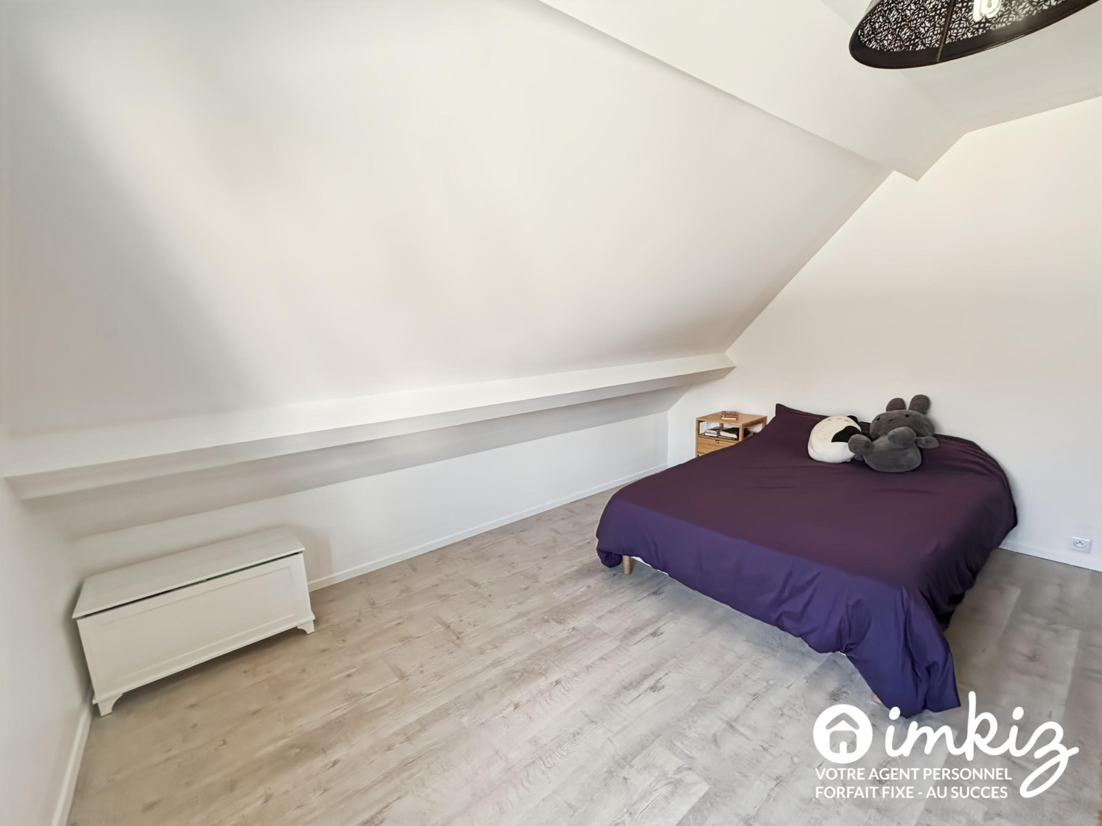 
                                                Vente
                                                 Maison 7 pièces à proximité de toutes commodités