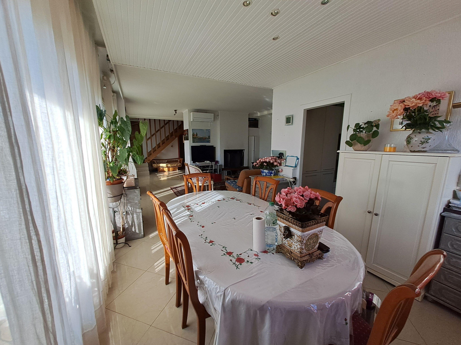 
                                                Vente
                                                 Maison 7 pièces, calme, grands volumes, lumineuse