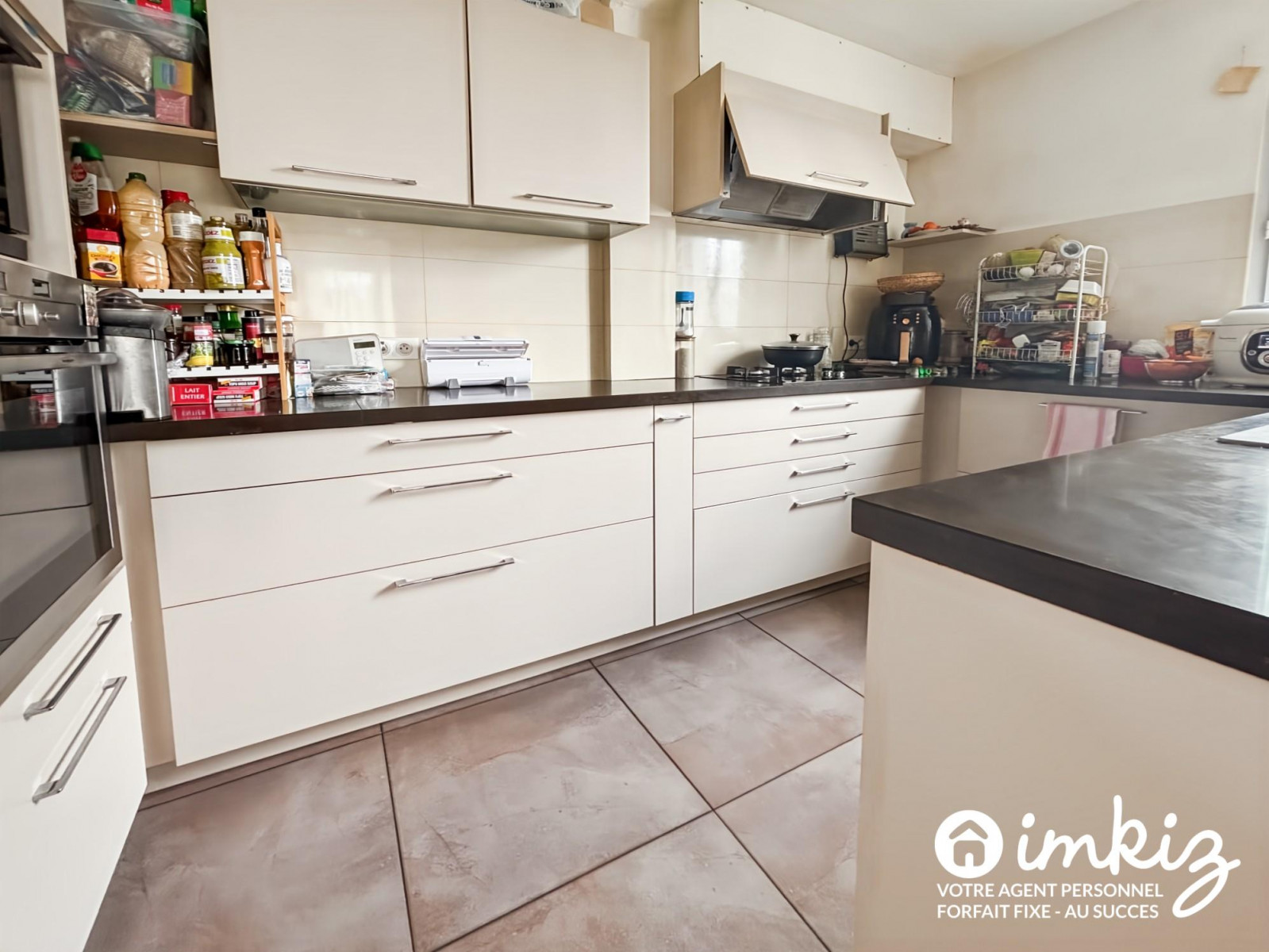 
                                                Vente
                                                 Maison 7 pièces, calme, grands volumes, lumineuse