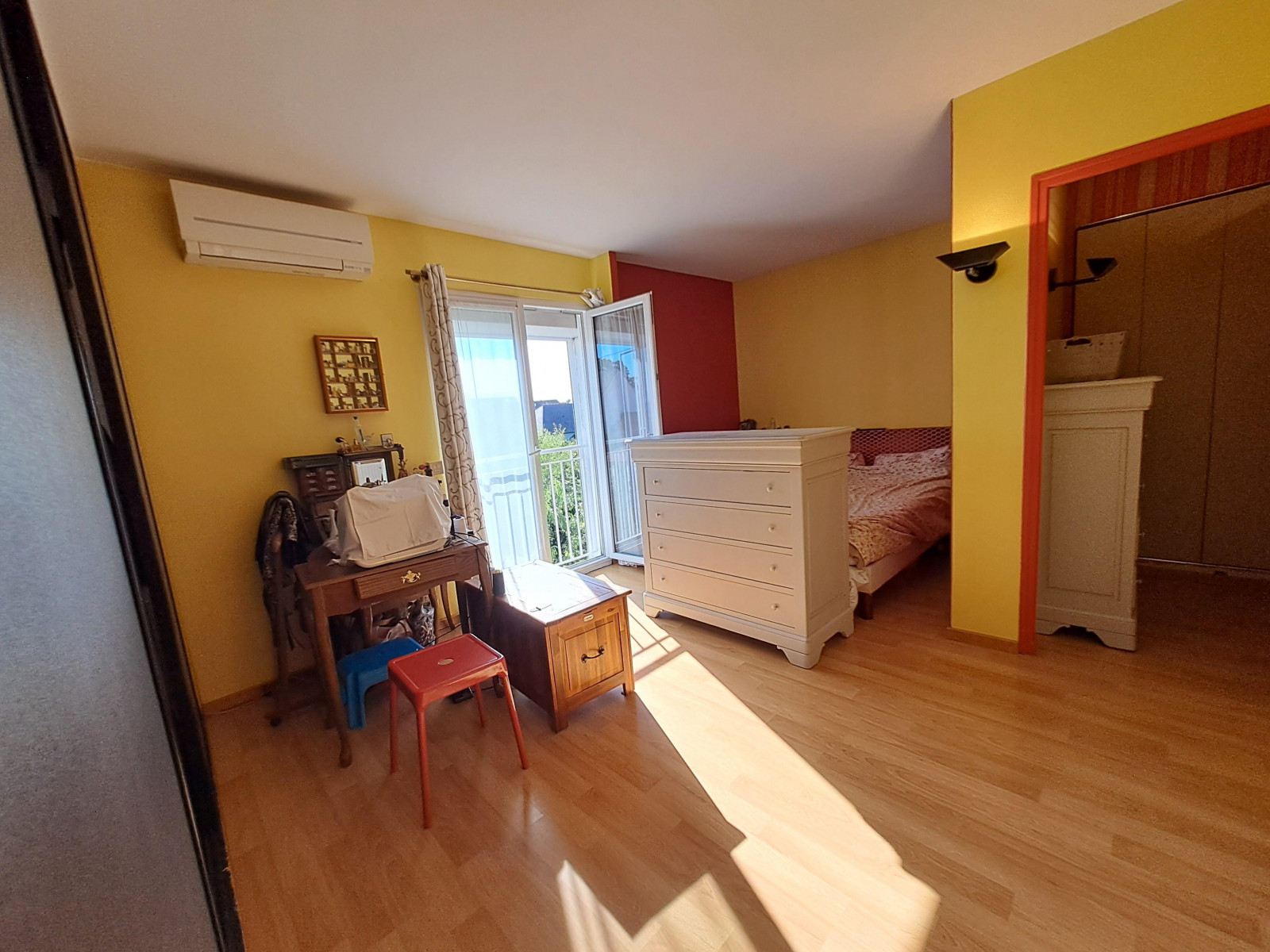 
                                                Vente
                                                 Maison 7 pièces, calme, grands volumes, lumineuse