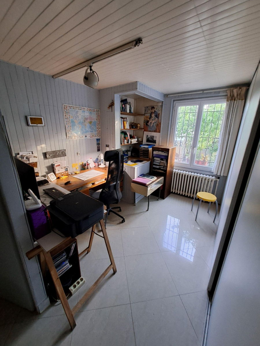 
                                                Vente
                                                 Maison 7 pièces, calme, grands volumes, lumineuse