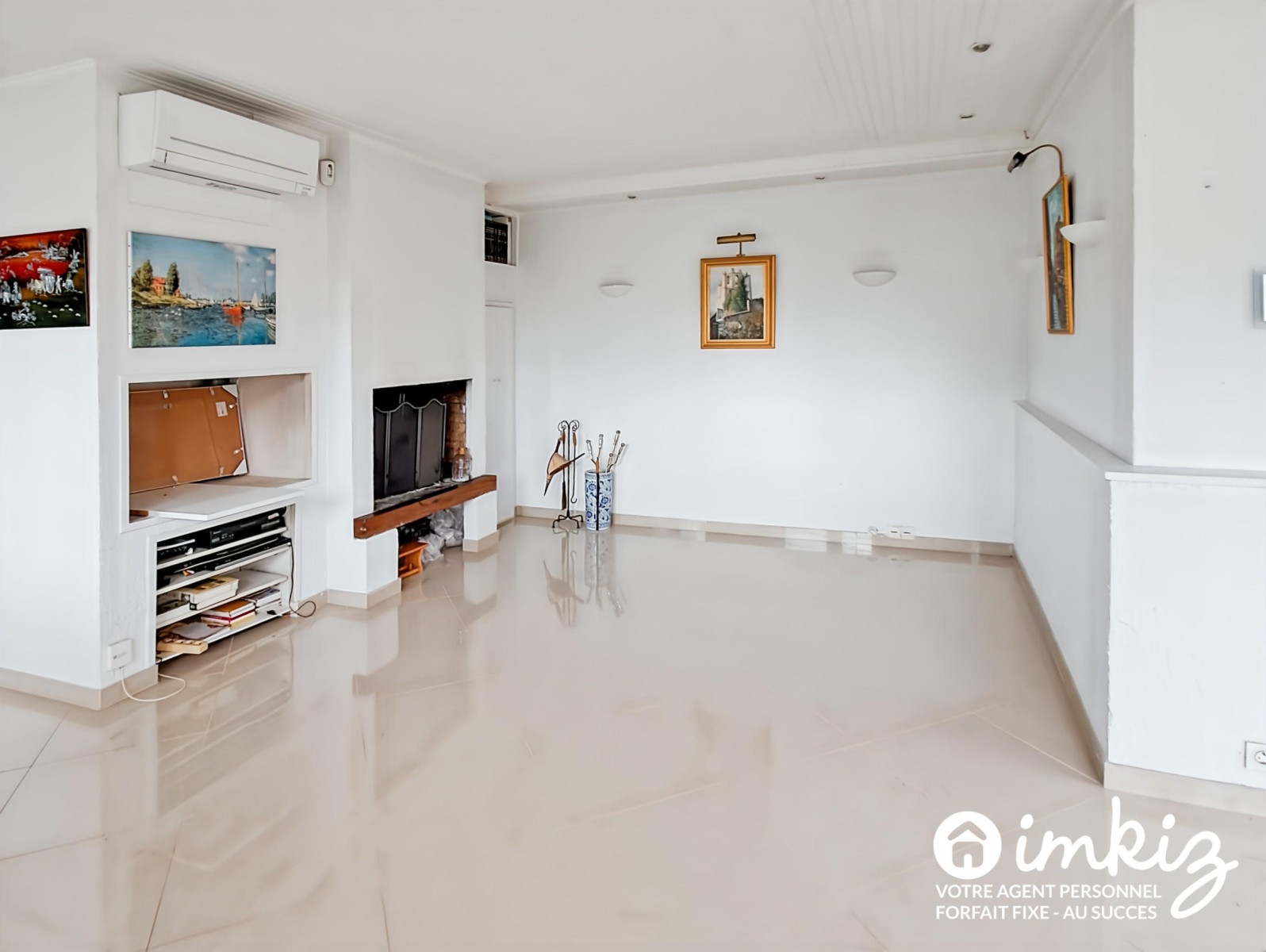 
                                                Vente
                                                 Maison 7 pièces, calme, grands volumes, lumineuse