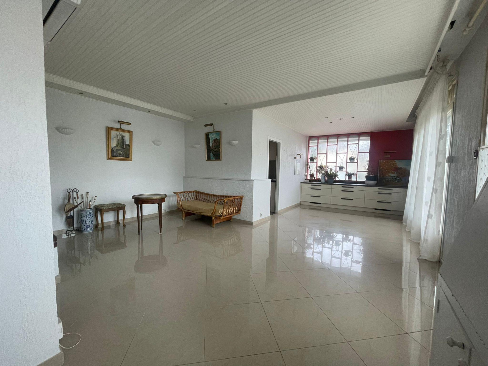 
                                                Vente
                                                 Maison 7 pièces, calme, grands volumes, lumineuse