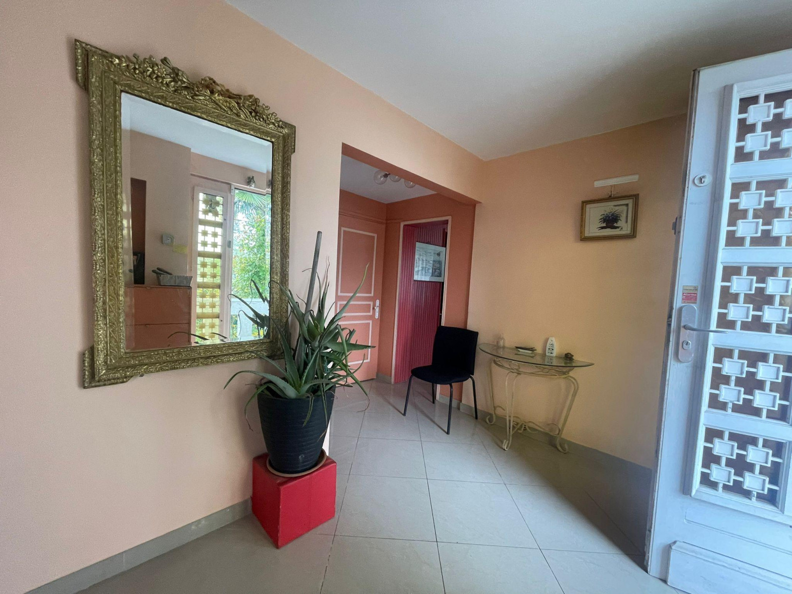 
                                                Vente
                                                 Maison 7 pièces, calme, grands volumes, lumineuse