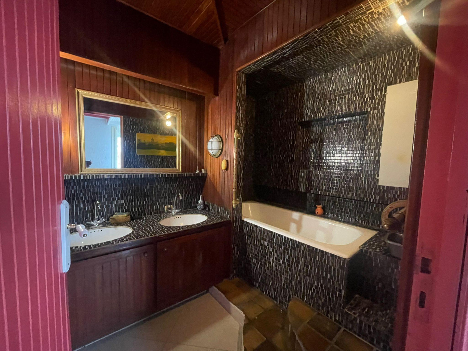 
                                                Vente
                                                 Maison 7 pièces, calme, grands volumes, lumineuse