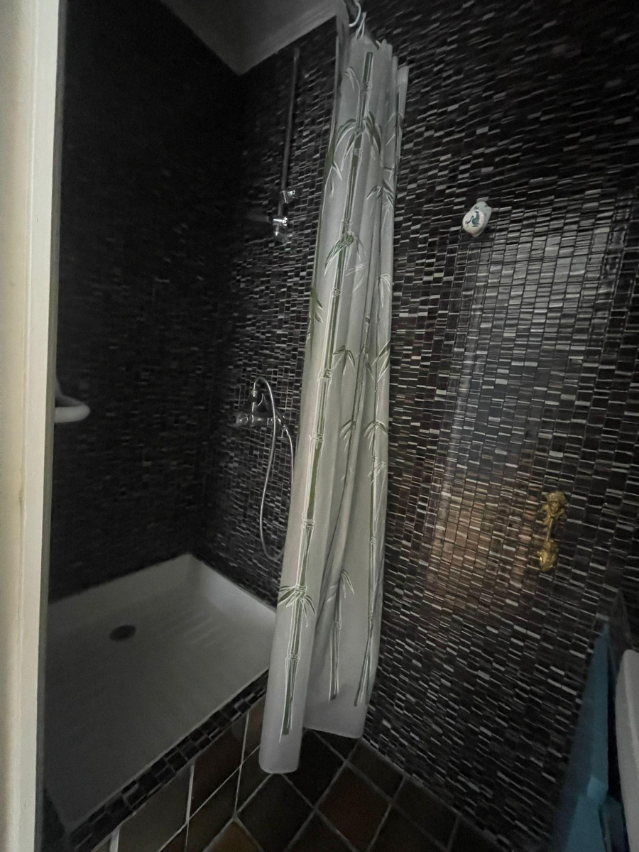 
                                                Vente
                                                 Maison 7 pièces, calme, grands volumes, lumineuse