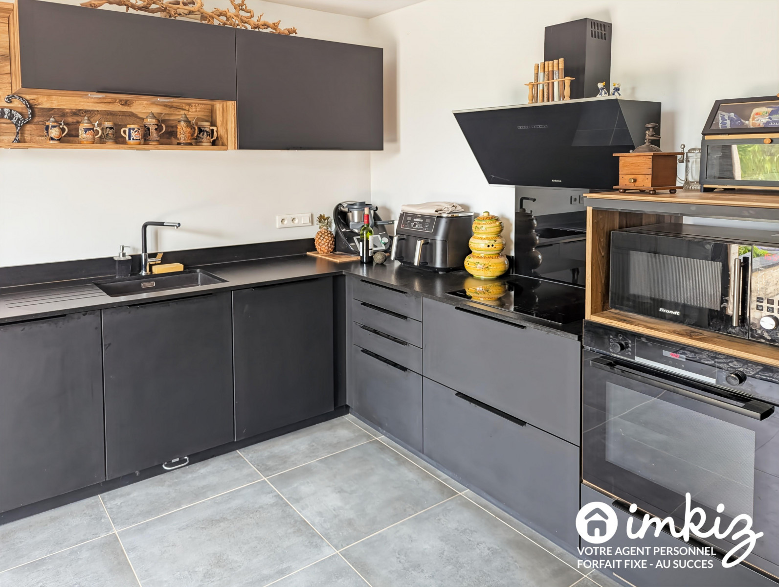 
                                                Vente
                                                 Maison 7 pièces  en excellent état sur jardin