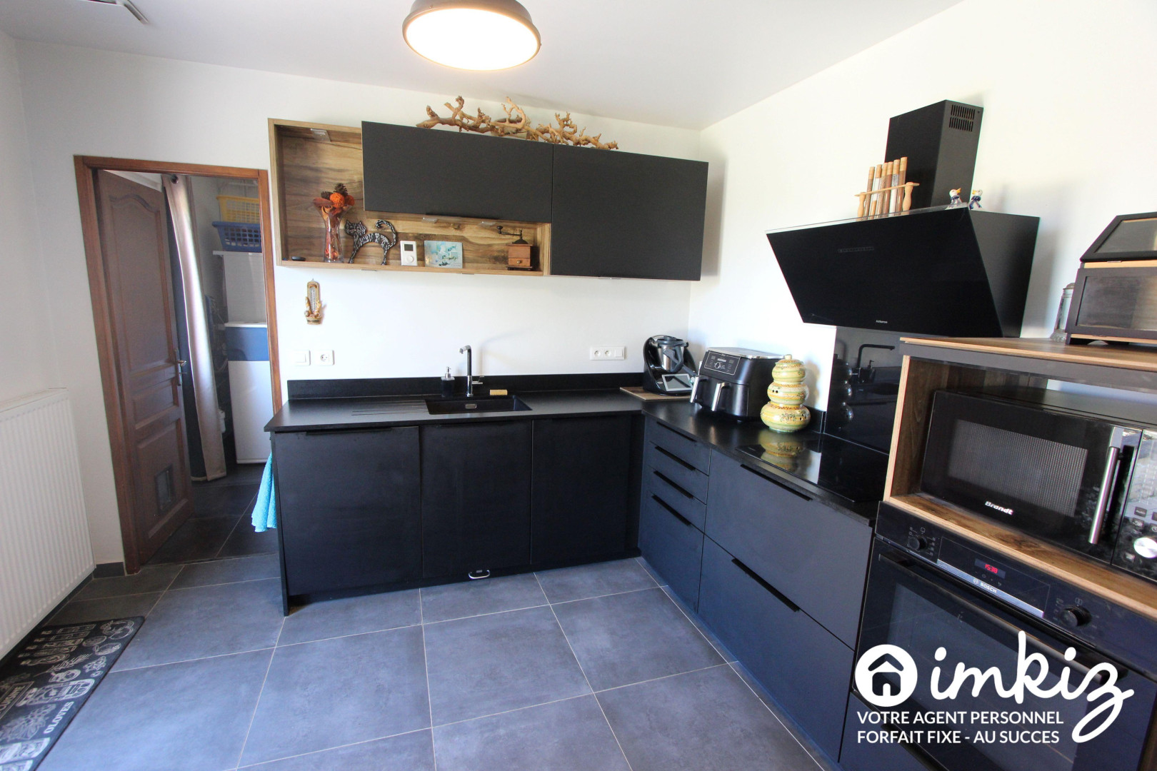 
                                                Vente
                                                 Maison 7 pièces  en excellent état sur jardin