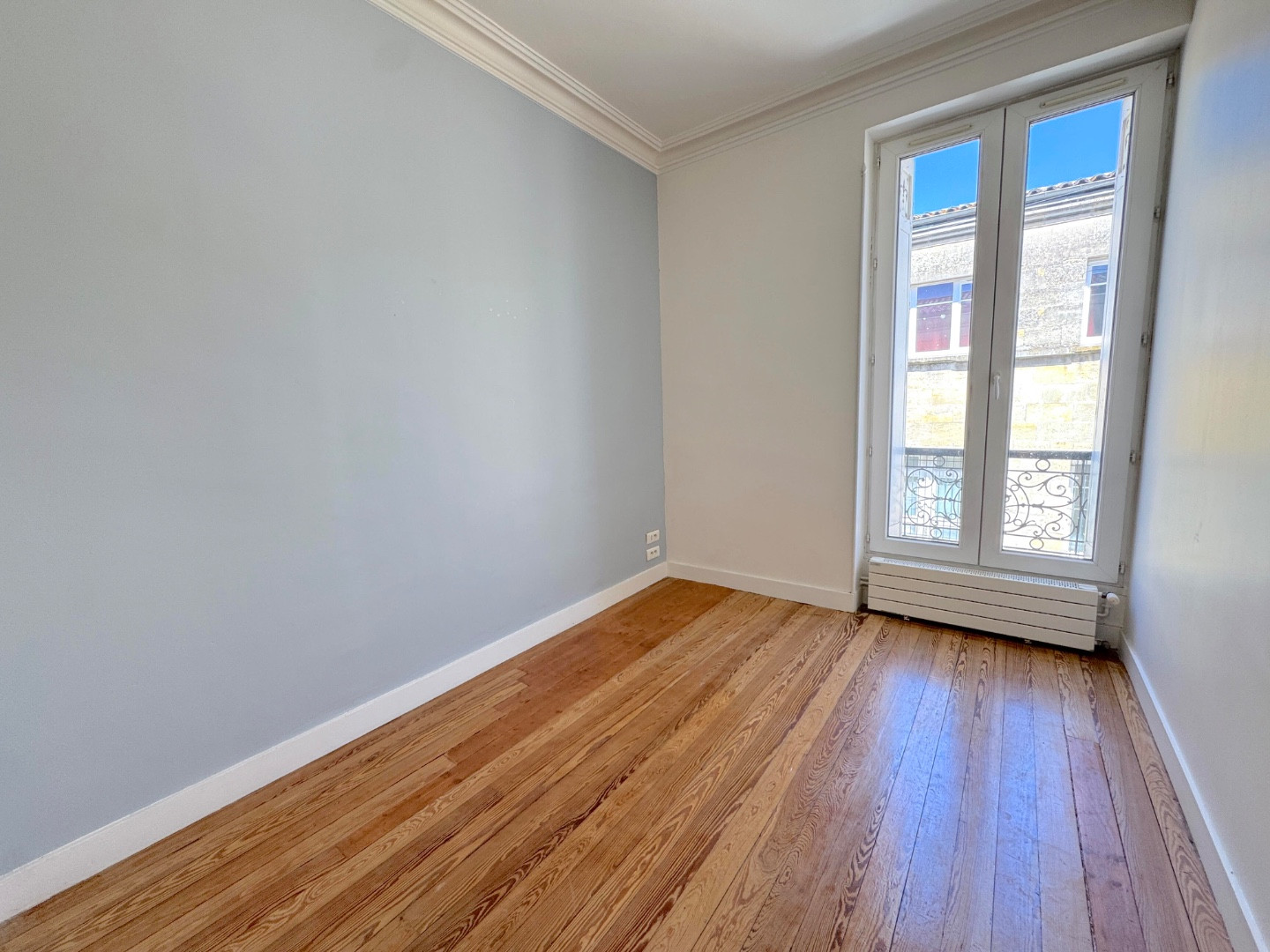 
                                                Vente
                                                 Maison 7 Pièces - Jardin - Chartrons