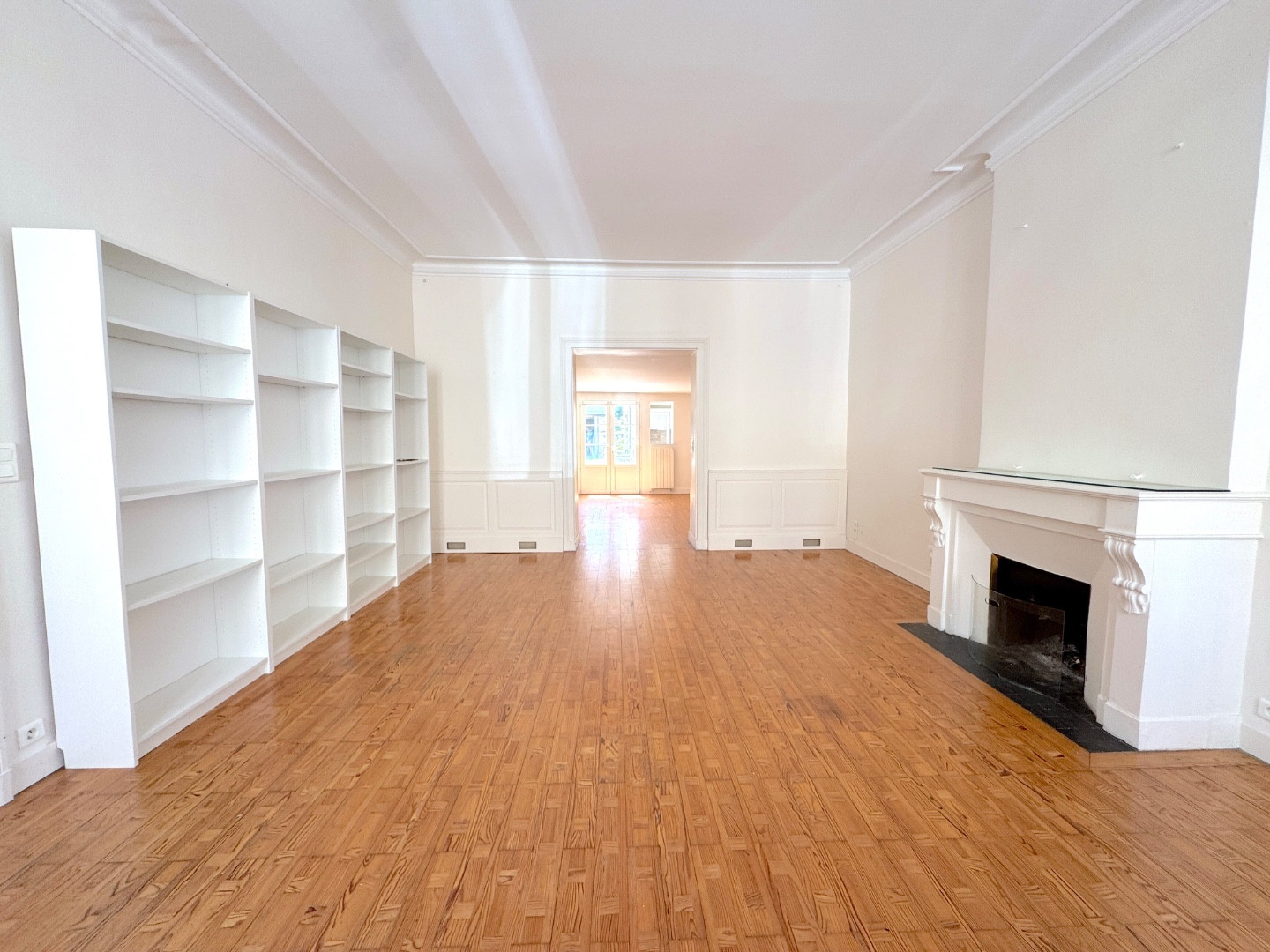 
                                                Vente
                                                 Maison 7 Pièces - Jardin - Chartrons
