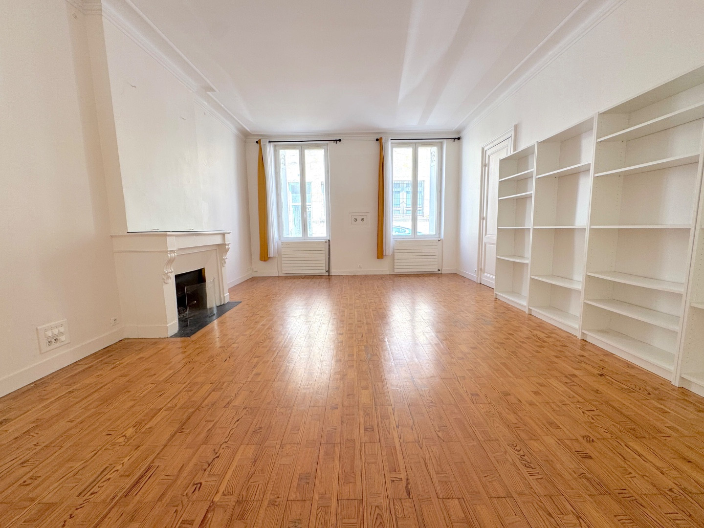 
                                                Vente
                                                 Maison 7 Pièces - Jardin - Chartrons