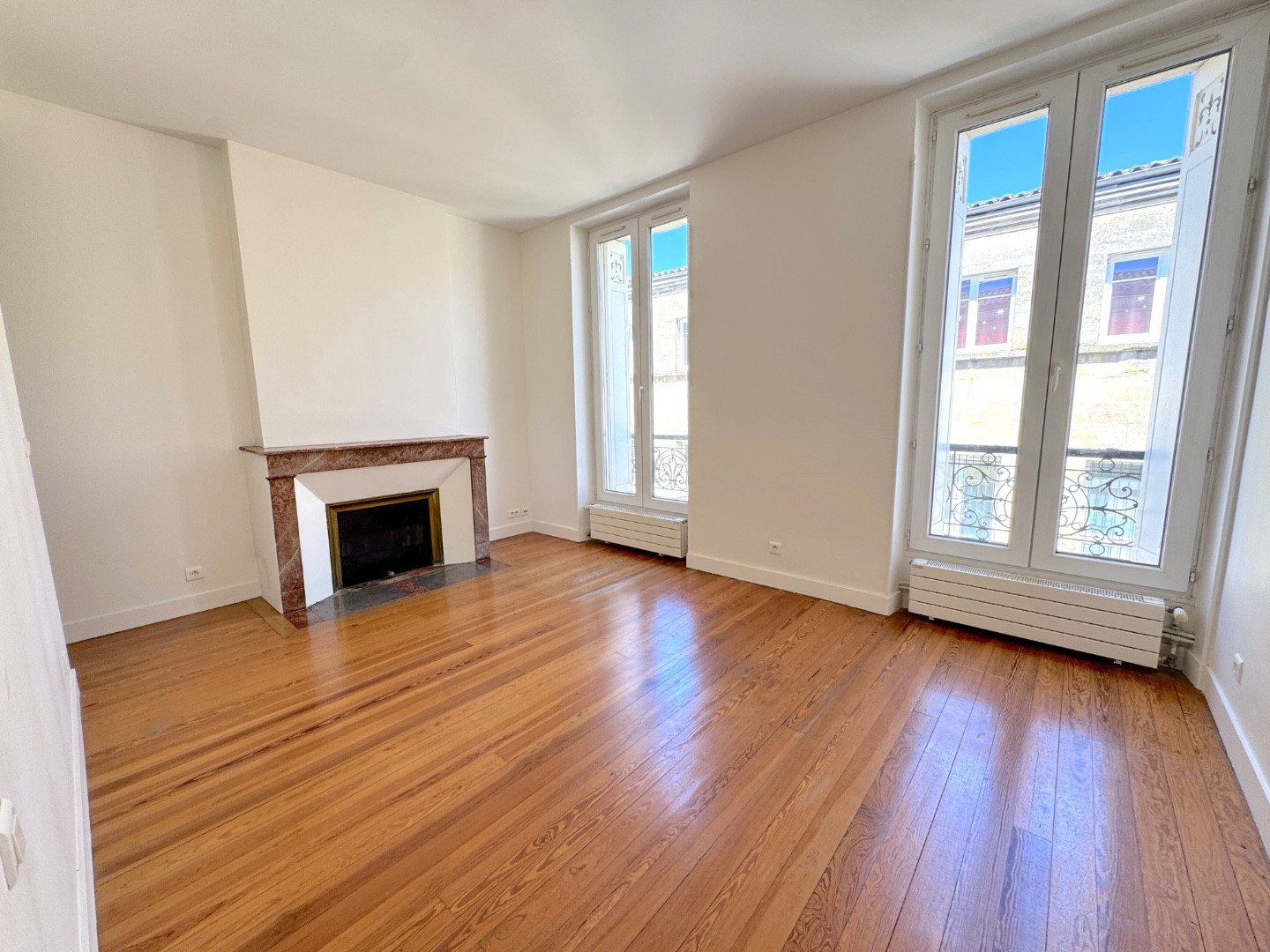 
                                                Vente
                                                 Maison 7 Pièces - Jardin - Chartrons