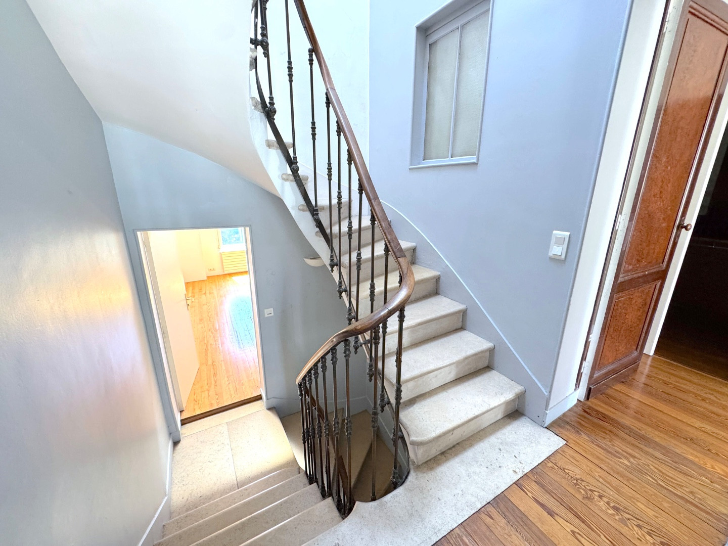 
                                                Vente
                                                 Maison 7 Pièces - Jardin - Chartrons