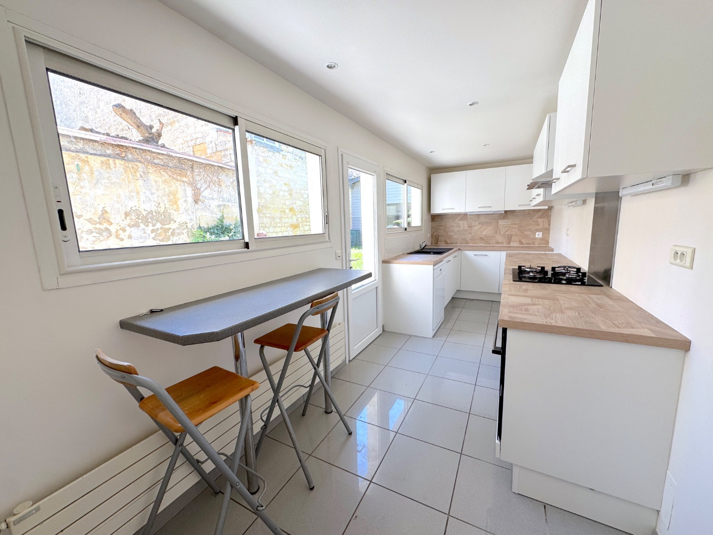 
                                                Vente
                                                 Maison 7 Pièces - Jardin - Chartrons