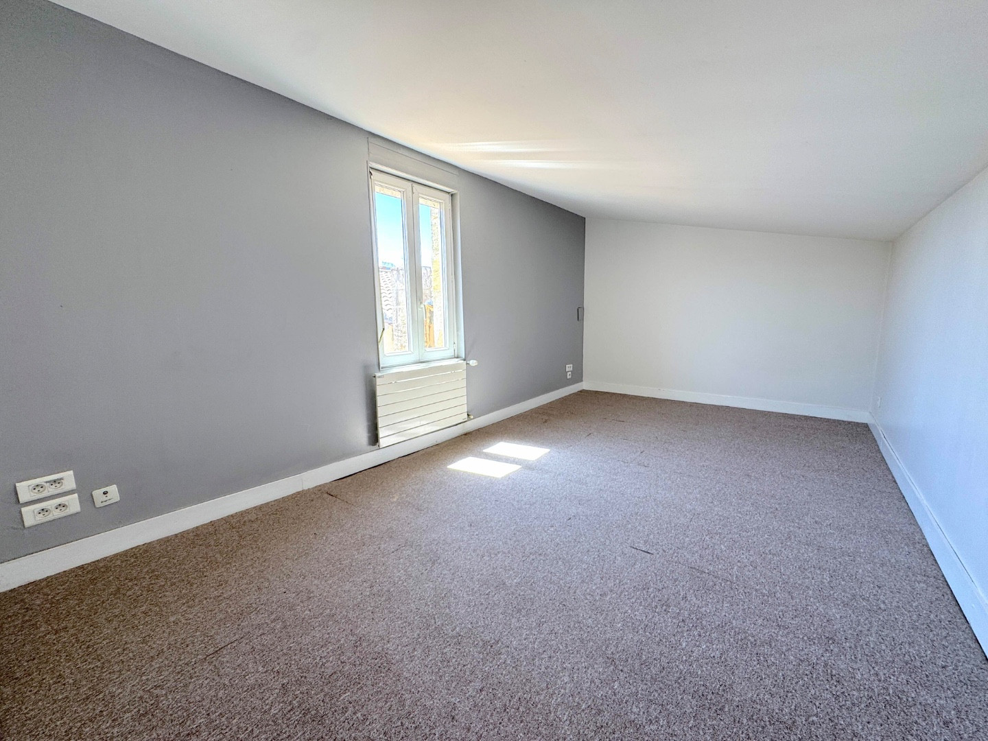 
                                                Vente
                                                 Maison 7 Pièces - Jardin - Chartrons